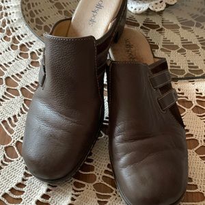Soft spots dark brown leather slides